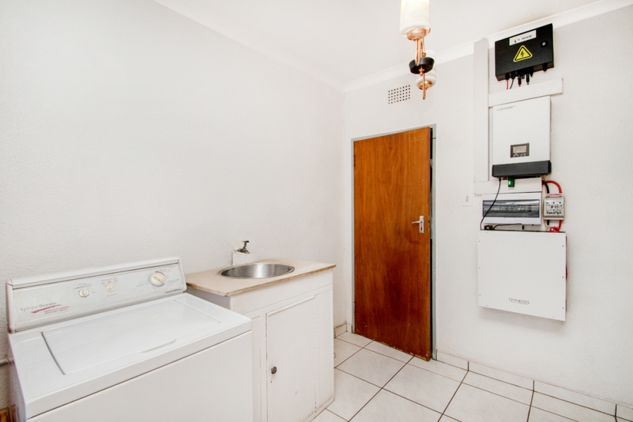 5 Bedroom Property for Sale in Helderkruin Gauteng