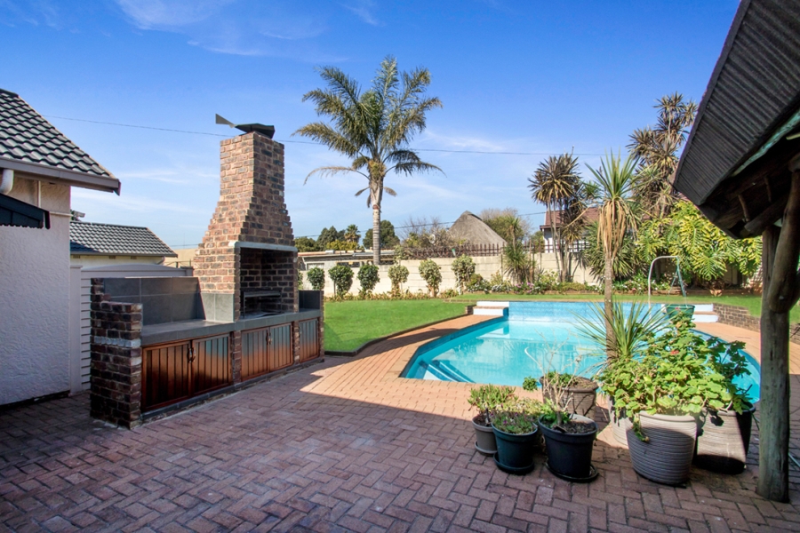 5 Bedroom Property for Sale in Helderkruin Gauteng