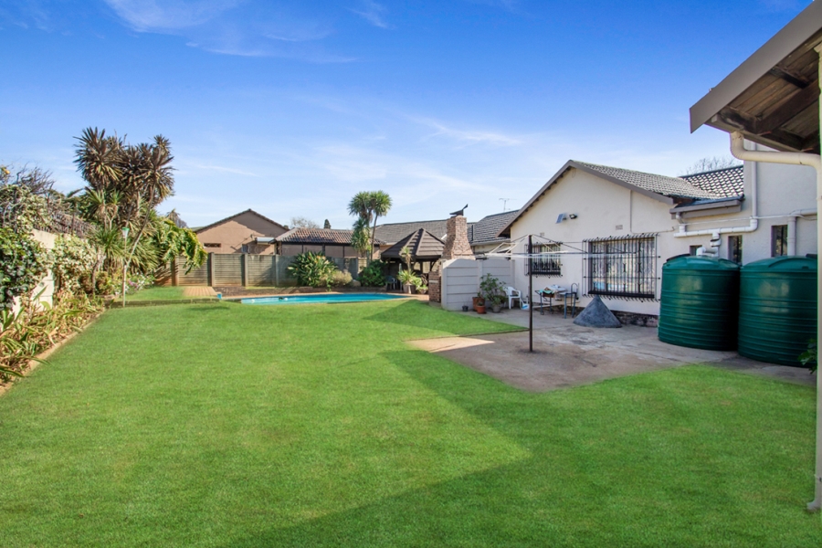 5 Bedroom Property for Sale in Helderkruin Gauteng