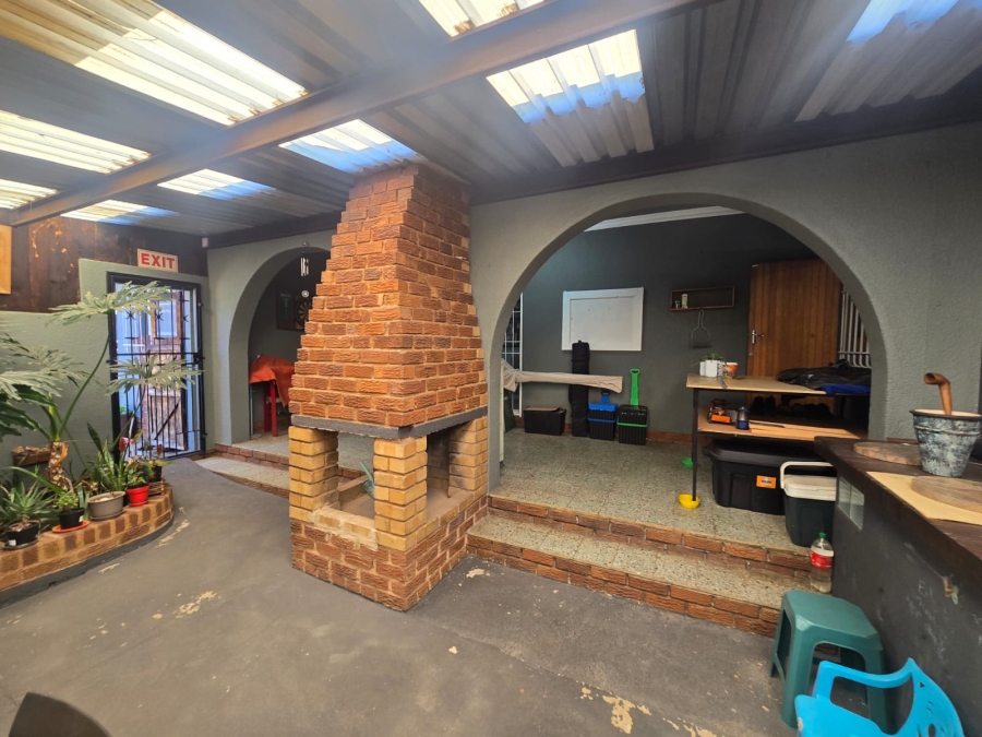 3 Bedroom Property for Sale in Brackenhurst Gauteng