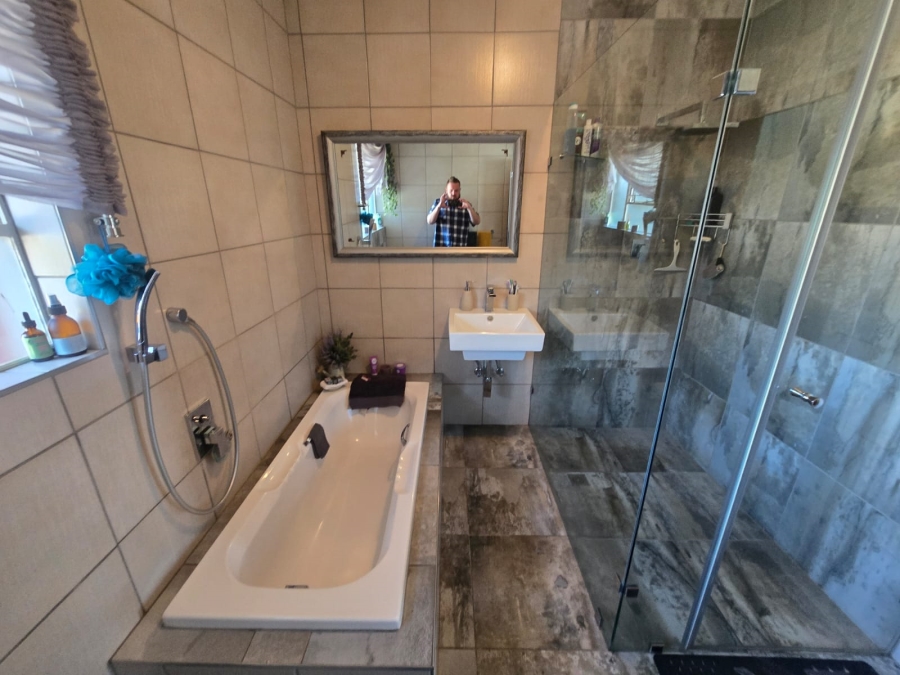 3 Bedroom Property for Sale in Brackenhurst Gauteng