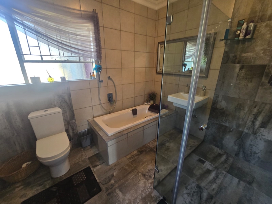 3 Bedroom Property for Sale in Brackenhurst Gauteng