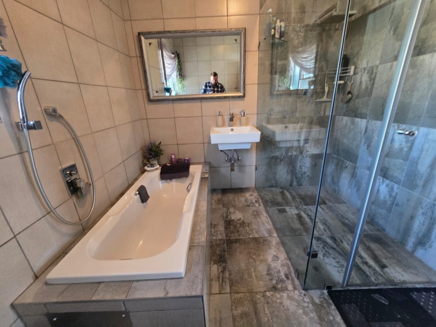 3 Bedroom Property for Sale in Brackenhurst Gauteng