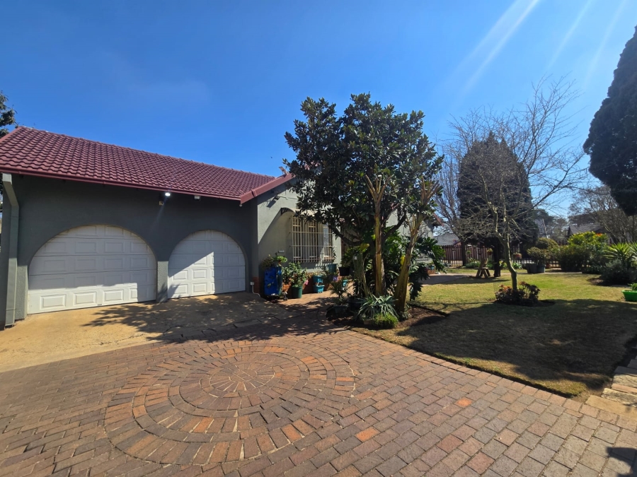 3 Bedroom Property for Sale in Brackenhurst Gauteng