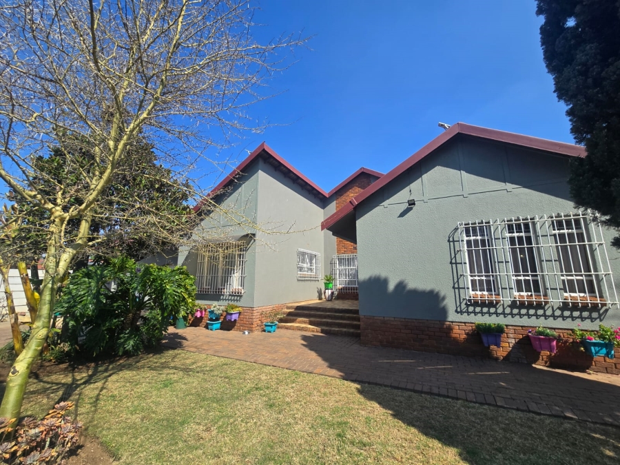 3 Bedroom Property for Sale in Brackenhurst Gauteng