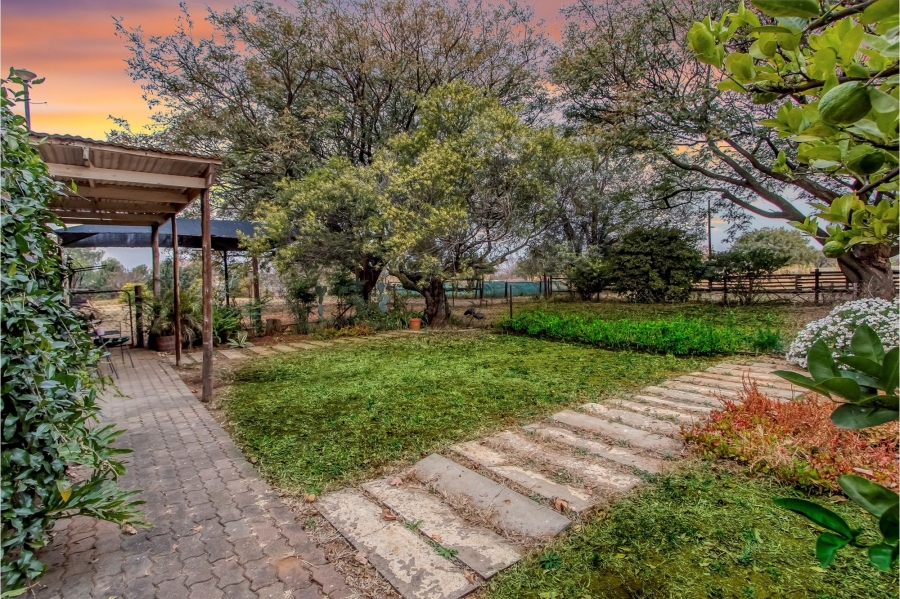 7 Bedroom Property for Sale in Blue Hills AH Gauteng