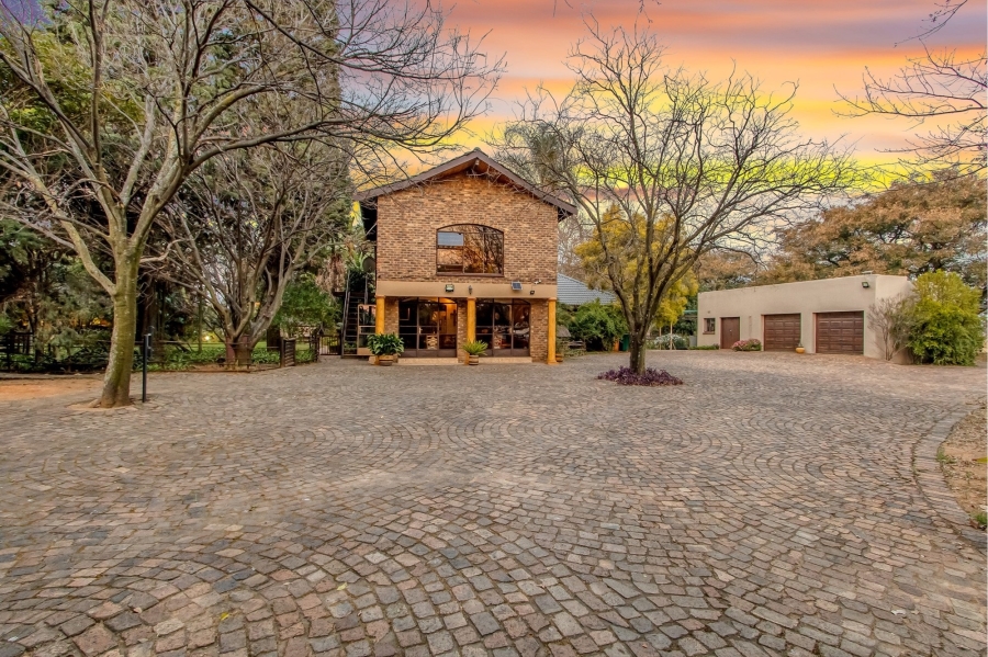 7 Bedroom Property for Sale in Blue Hills AH Gauteng