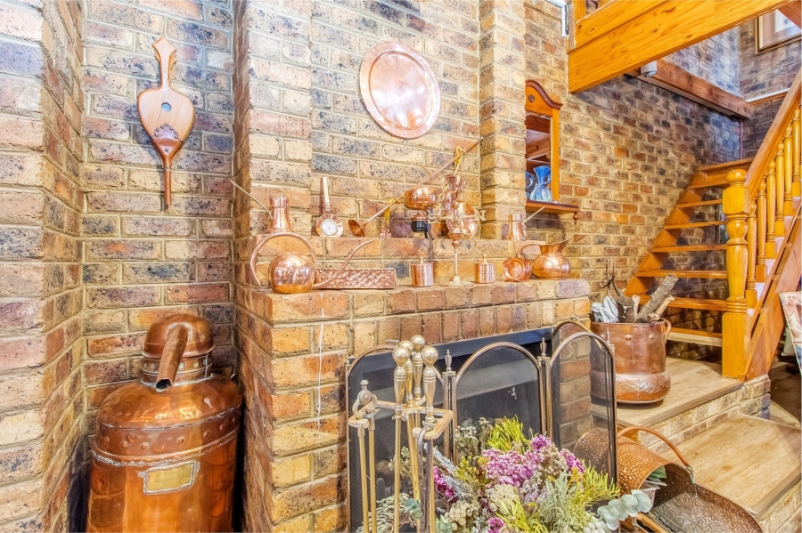 7 Bedroom Property for Sale in Blue Hills AH Gauteng