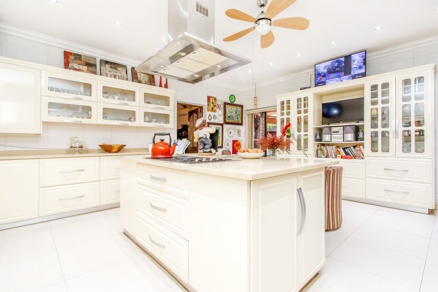 7 Bedroom Property for Sale in Blue Hills AH Gauteng