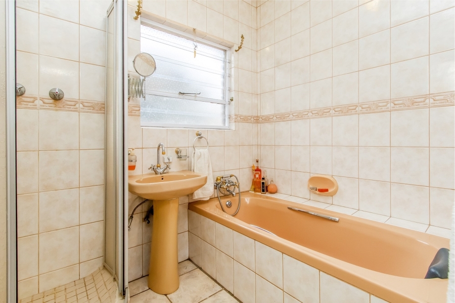 7 Bedroom Property for Sale in Blue Hills AH Gauteng