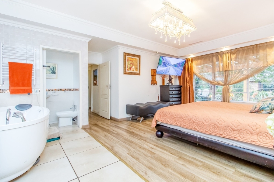 7 Bedroom Property for Sale in Blue Hills AH Gauteng