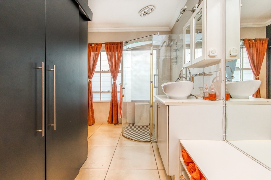7 Bedroom Property for Sale in Blue Hills AH Gauteng