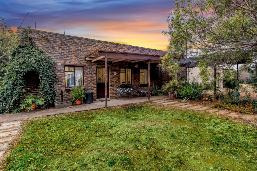 7 Bedroom Property for Sale in Blue Hills AH Gauteng