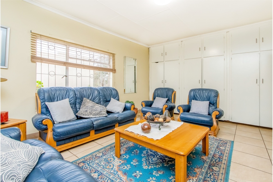 7 Bedroom Property for Sale in Blue Hills AH Gauteng