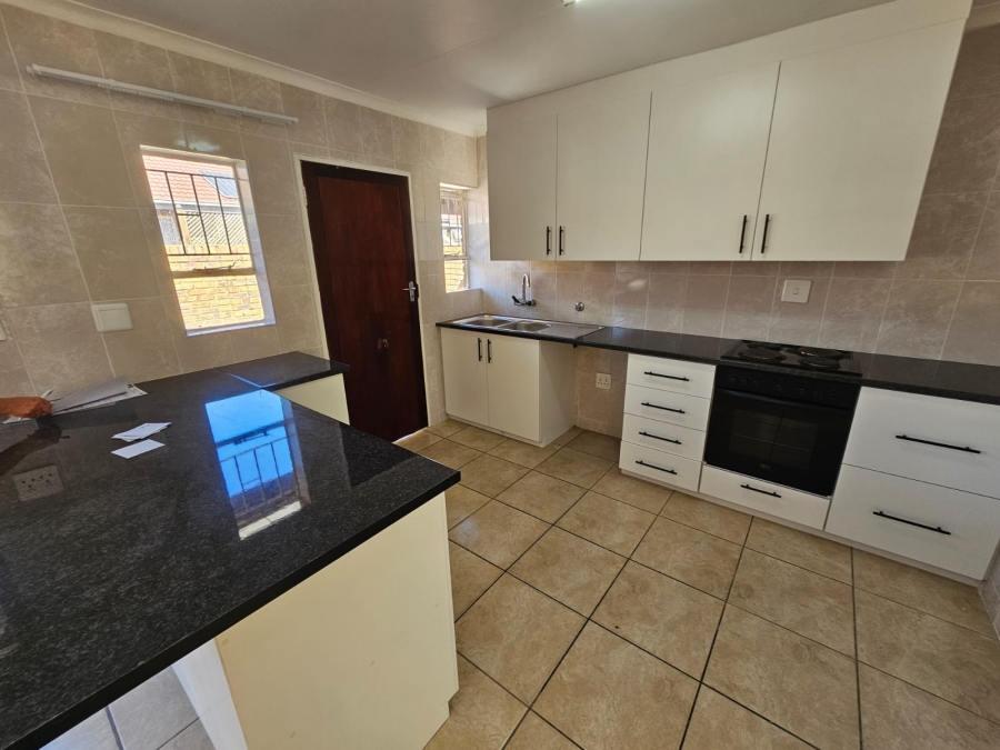 2 Bedroom Property for Sale in New Redruth Gauteng