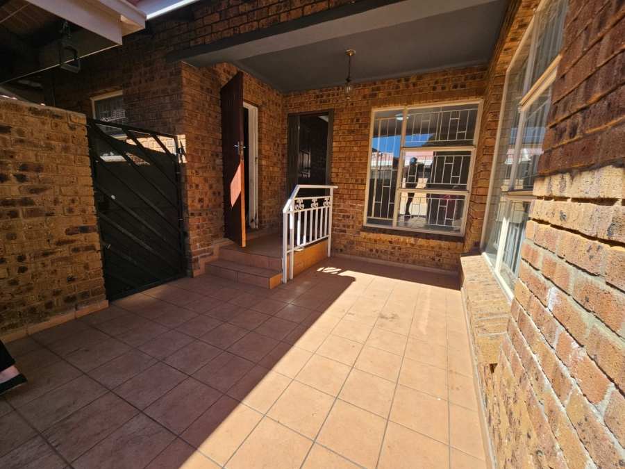 2 Bedroom Property for Sale in New Redruth Gauteng