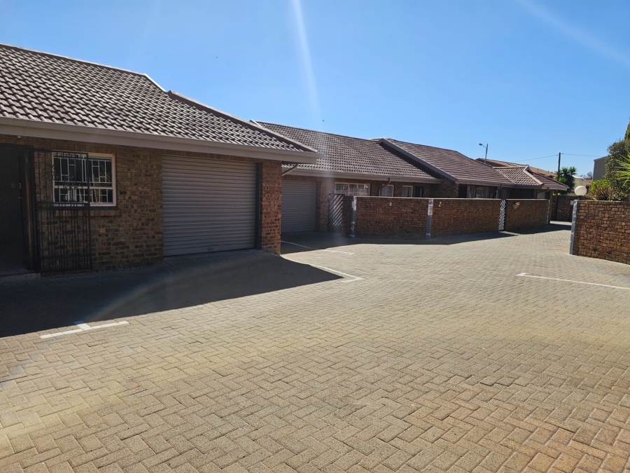 2 Bedroom Property for Sale in New Redruth Gauteng