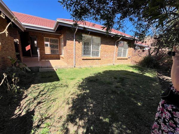 2 Bedroom Property for Sale in New Redruth Gauteng