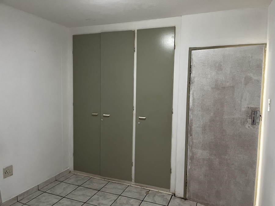 2 Bedroom Property for Sale in Pretoria North Gauteng