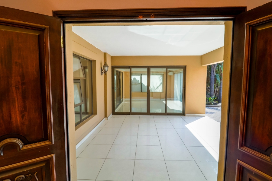 5 Bedroom Property for Sale in Lonehill Gauteng