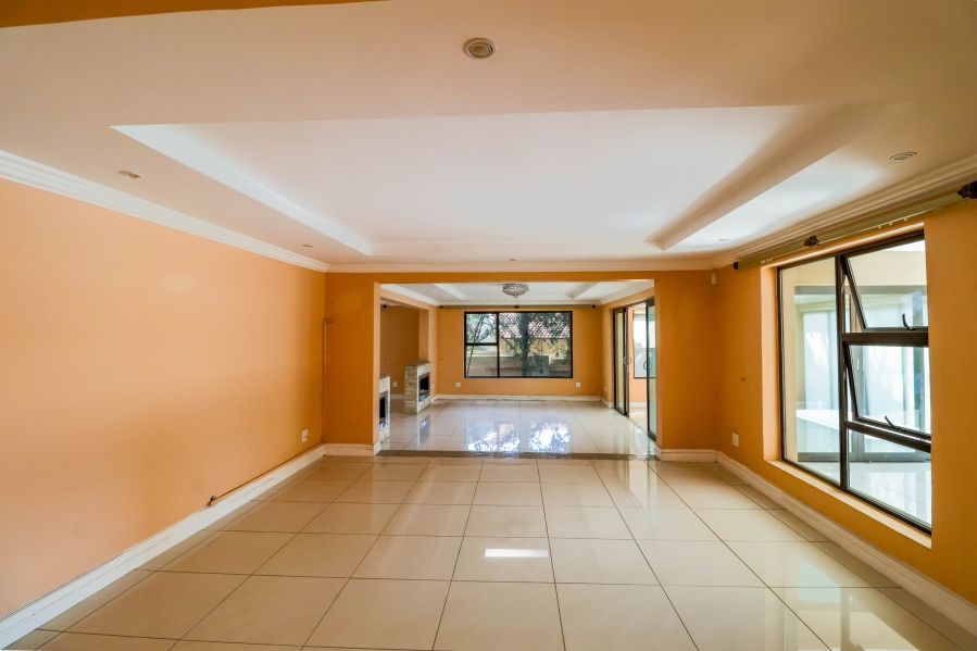 5 Bedroom Property for Sale in Lonehill Gauteng