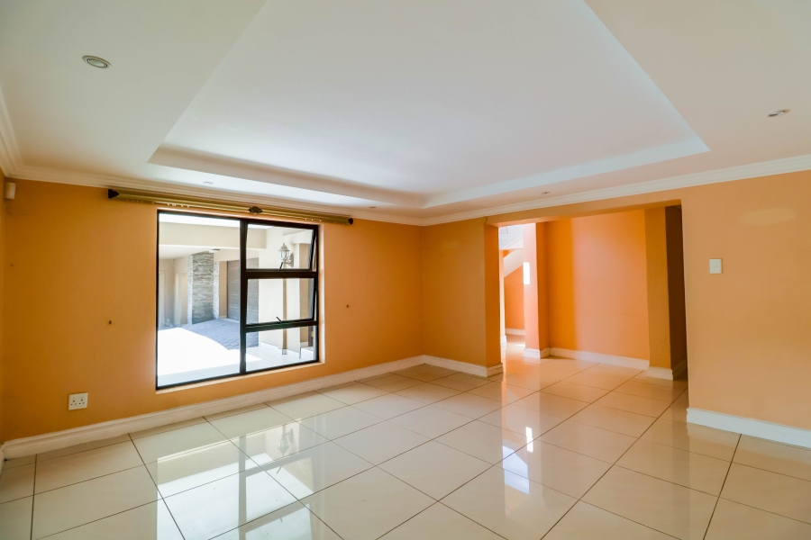 5 Bedroom Property for Sale in Lonehill Gauteng
