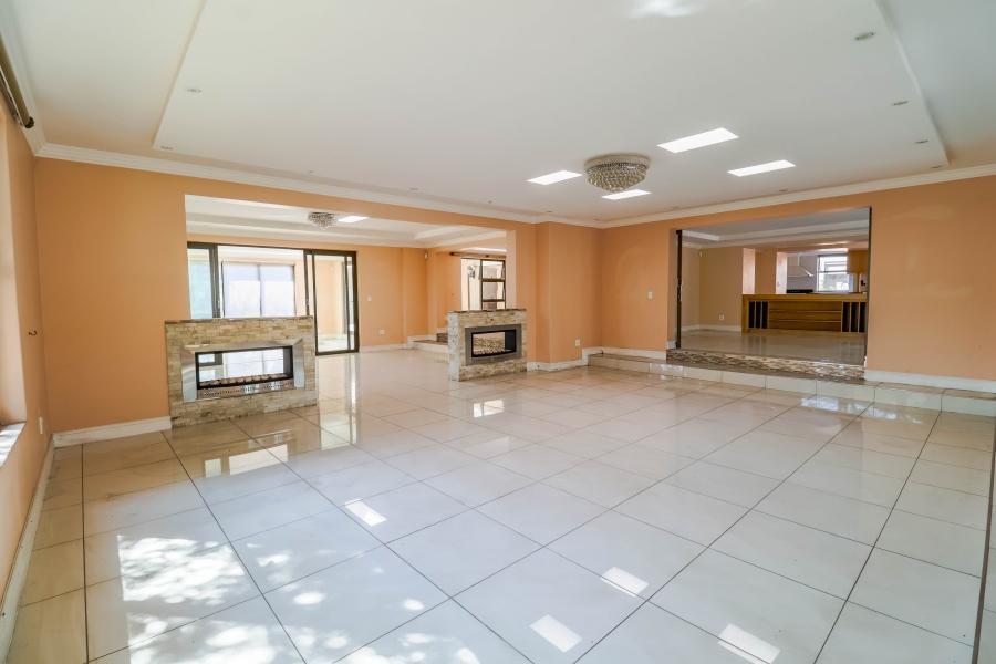 5 Bedroom Property for Sale in Lonehill Gauteng