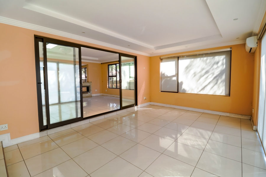 5 Bedroom Property for Sale in Lonehill Gauteng