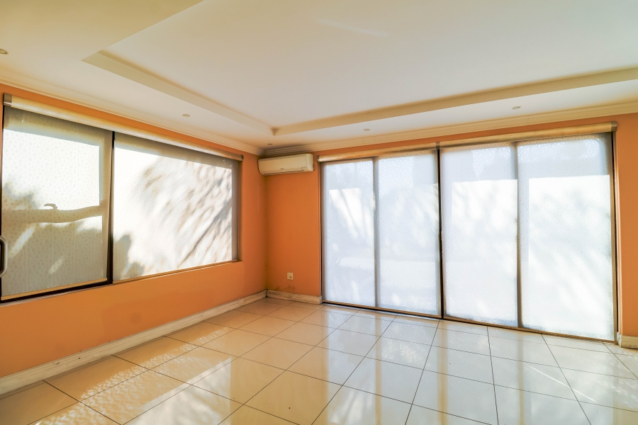 5 Bedroom Property for Sale in Lonehill Gauteng