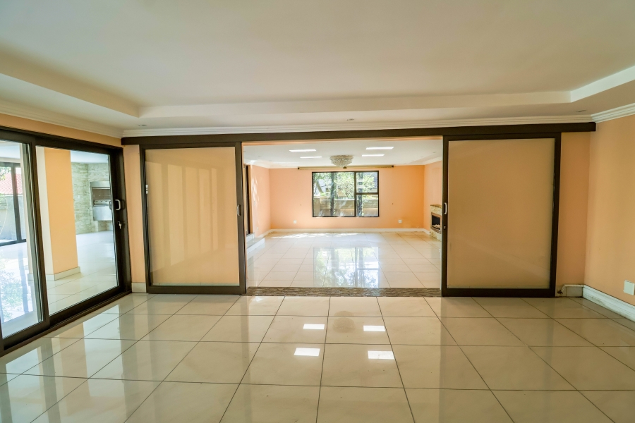 5 Bedroom Property for Sale in Lonehill Gauteng