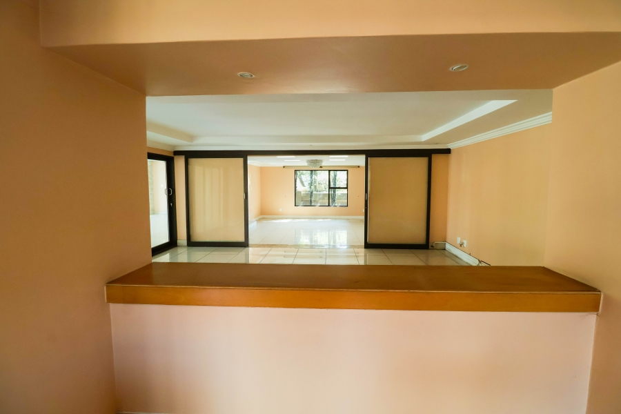 5 Bedroom Property for Sale in Lonehill Gauteng