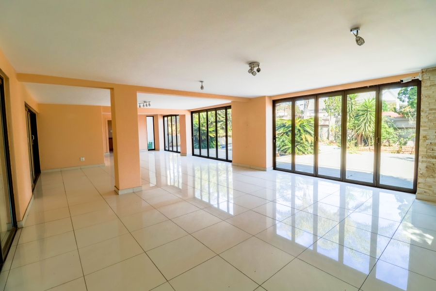 5 Bedroom Property for Sale in Lonehill Gauteng