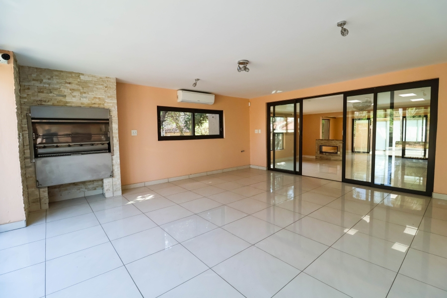 5 Bedroom Property for Sale in Lonehill Gauteng
