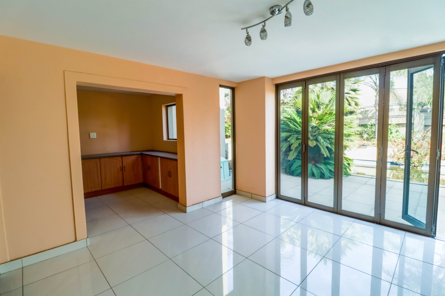 5 Bedroom Property for Sale in Lonehill Gauteng