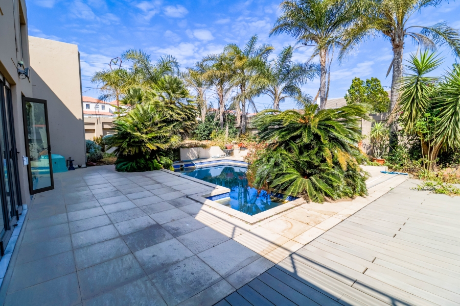 5 Bedroom Property for Sale in Lonehill Gauteng