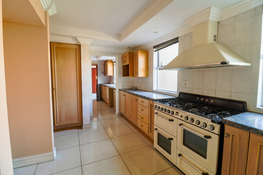 5 Bedroom Property for Sale in Lonehill Gauteng