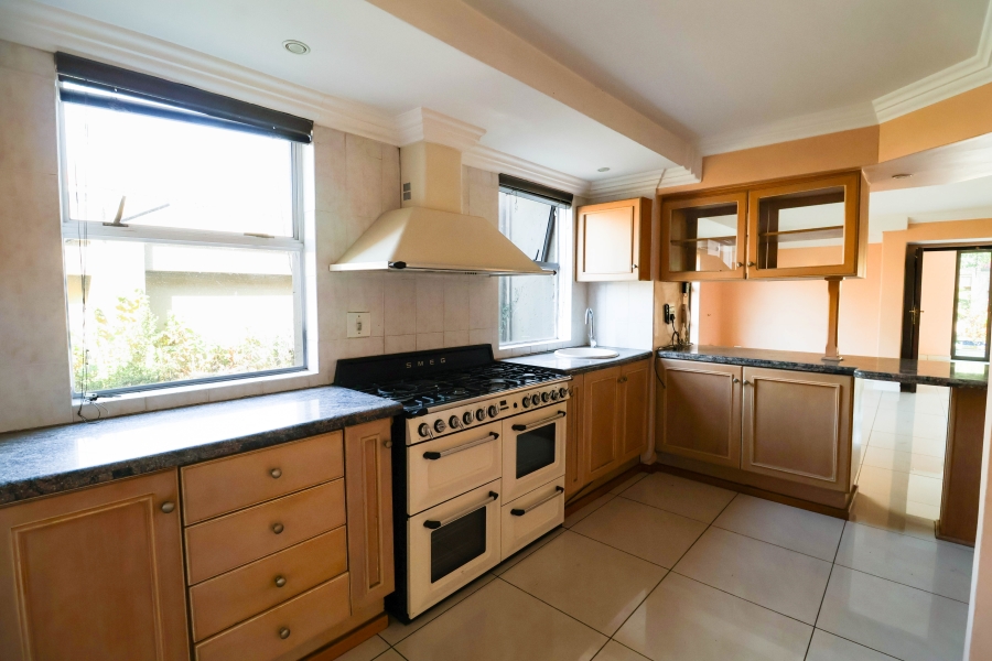 5 Bedroom Property for Sale in Lonehill Gauteng