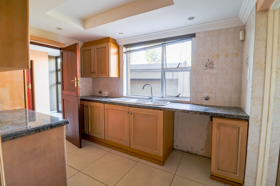 5 Bedroom Property for Sale in Lonehill Gauteng