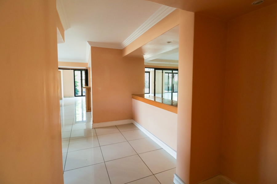 5 Bedroom Property for Sale in Lonehill Gauteng