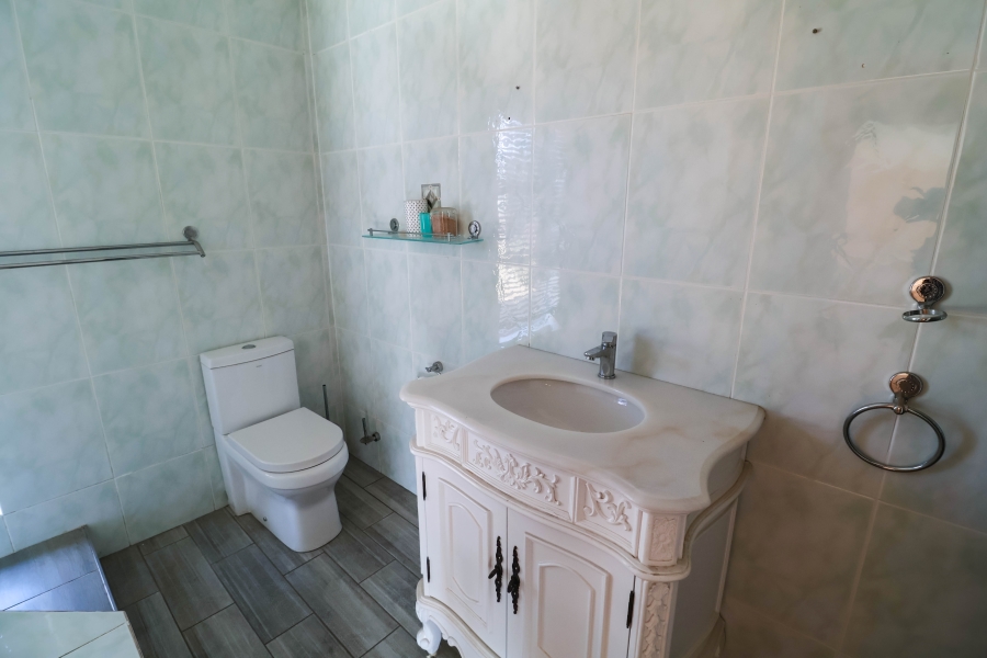 5 Bedroom Property for Sale in Lonehill Gauteng