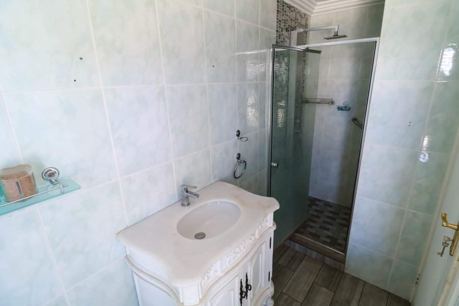 5 Bedroom Property for Sale in Lonehill Gauteng