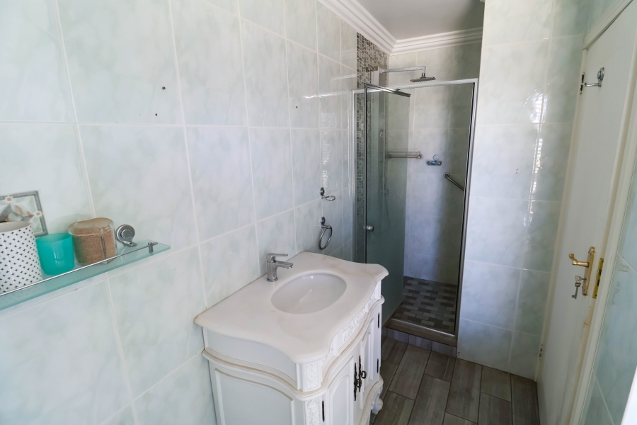 5 Bedroom Property for Sale in Lonehill Gauteng