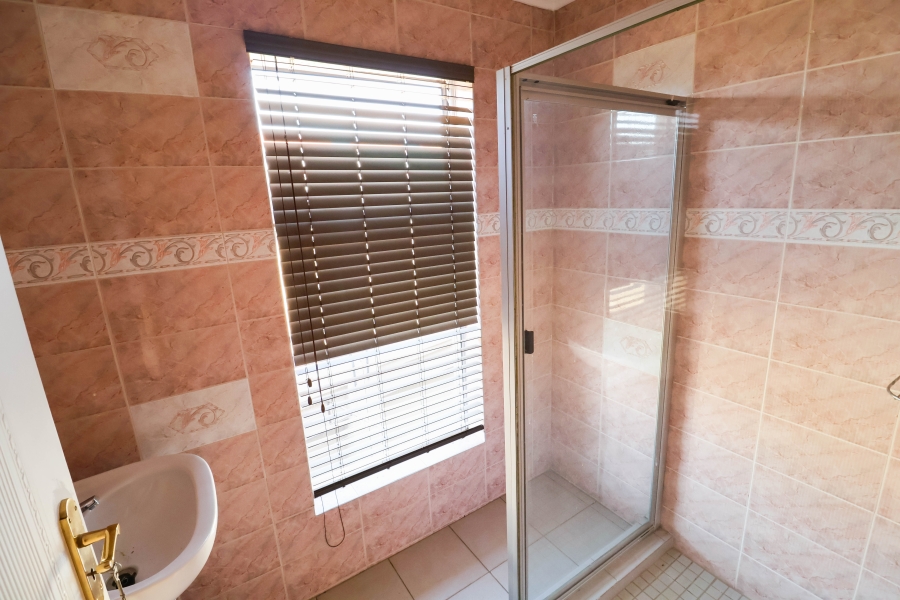 5 Bedroom Property for Sale in Lonehill Gauteng
