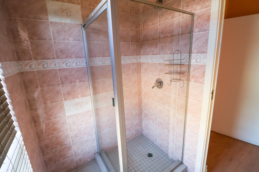 5 Bedroom Property for Sale in Lonehill Gauteng