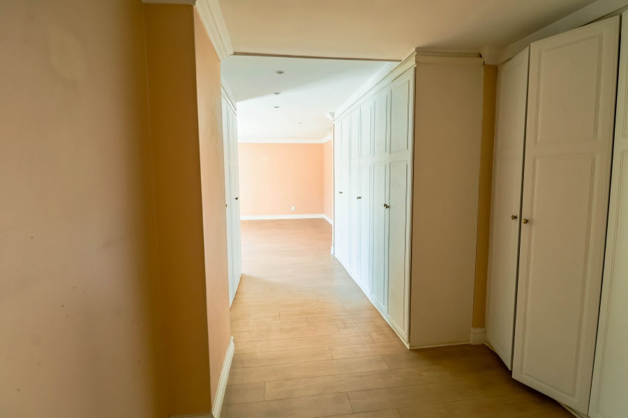 5 Bedroom Property for Sale in Lonehill Gauteng