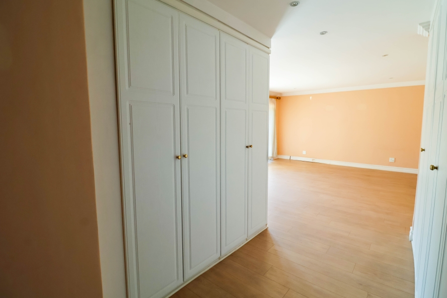 5 Bedroom Property for Sale in Lonehill Gauteng