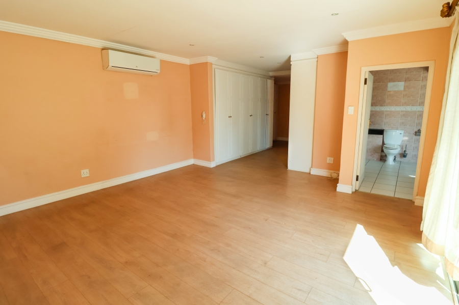 5 Bedroom Property for Sale in Lonehill Gauteng