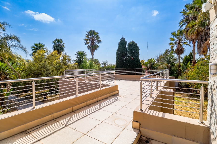 5 Bedroom Property for Sale in Lonehill Gauteng
