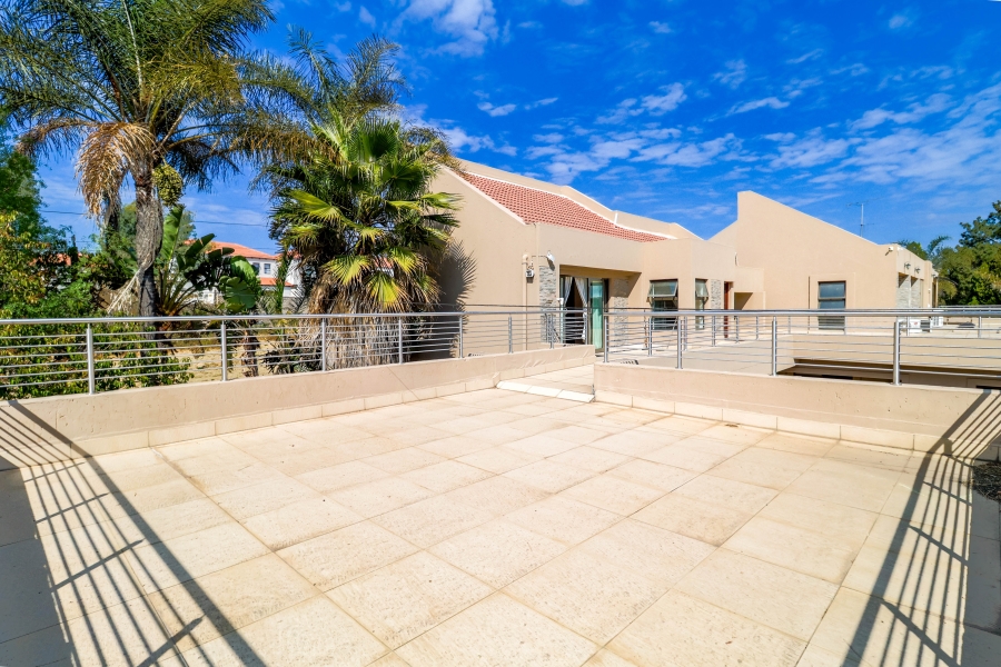 5 Bedroom Property for Sale in Lonehill Gauteng
