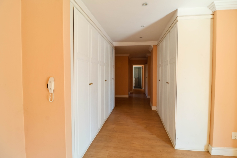 5 Bedroom Property for Sale in Lonehill Gauteng